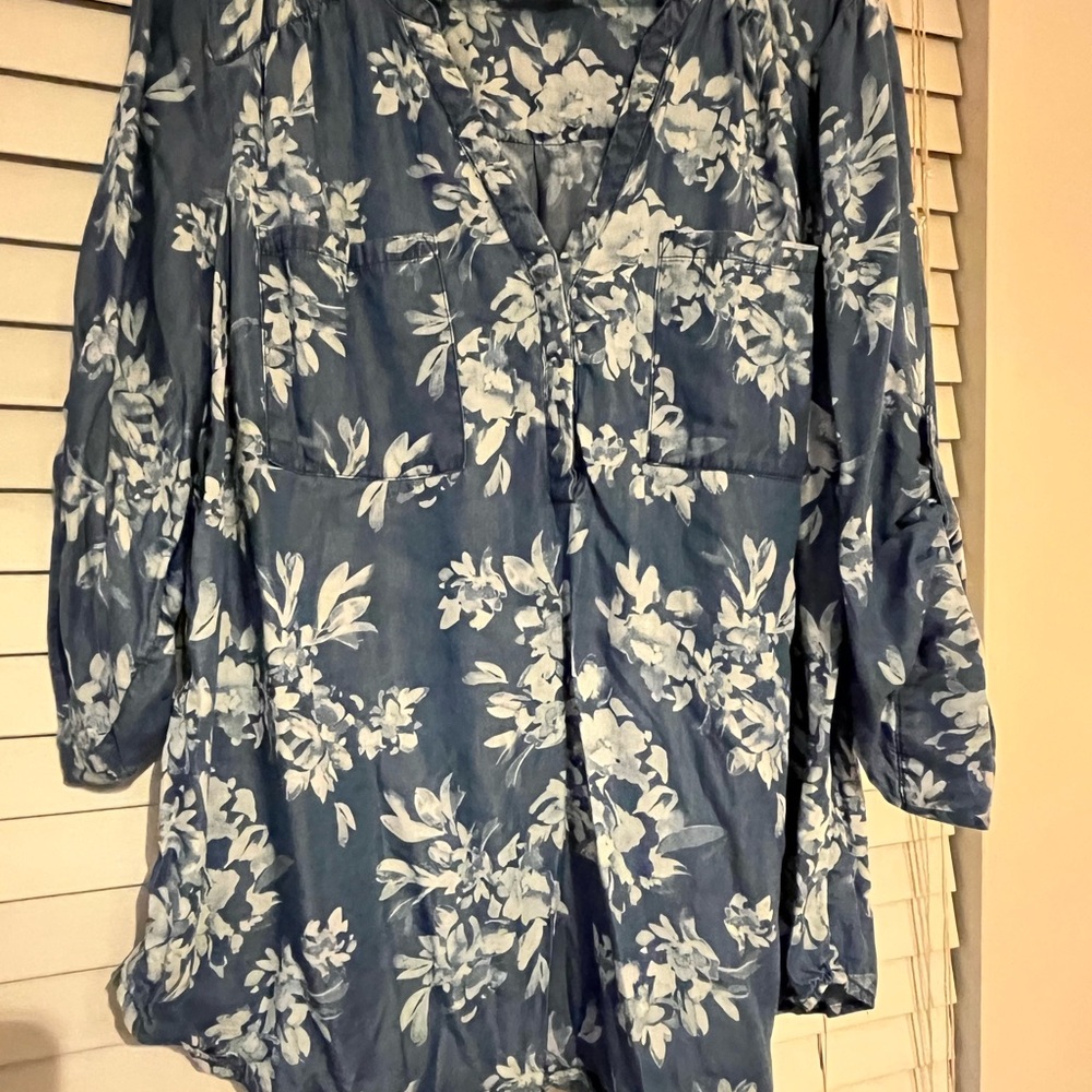 Torrid Floral Blue was white shirt plus size 2X